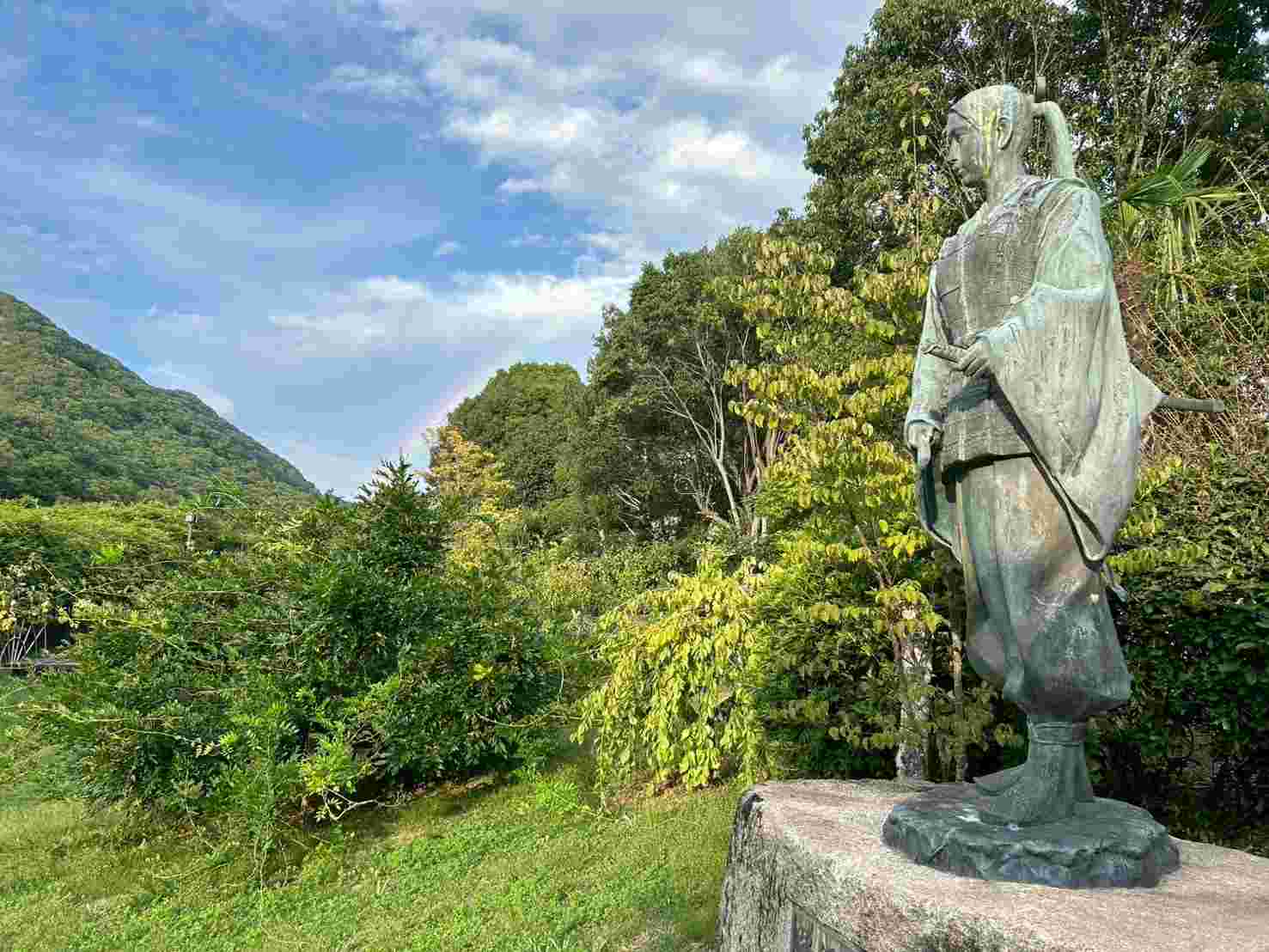 Tsuruhime\'s statue